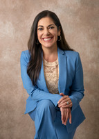 Portrait_Design_by_Esmeralda_Headshots_and Branding_Photography11