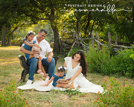 Family Portraits outdoors Portrait Design by Esmeralda _DSC6191