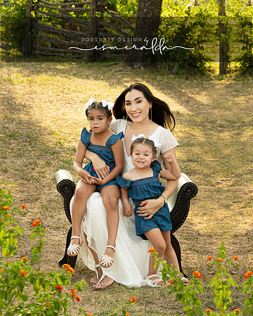 Family Portraits outdoors Portrait Design by Esmeralda_DSC6162