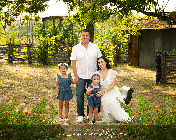 Family Portraits outdoors Portrait Design by Esmeralda _DSC6131