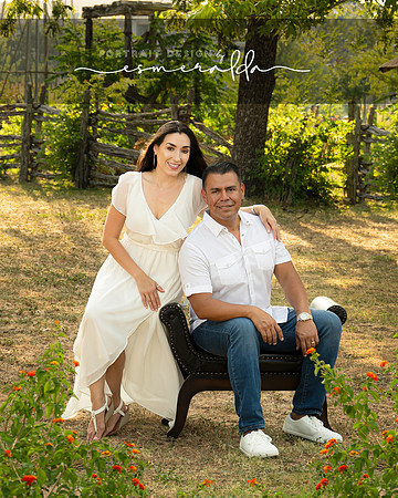 Family Portraits outdoors Portrait Design by Esmeralda _DSC6144