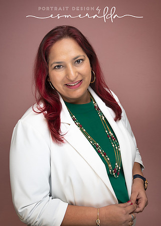 Headshot Portrait of a woman  woman who business Leander texas_DSC2215